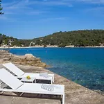 Luxury Seafront White Sparkle Brac With Heated Pool * Sumartin