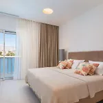Luxury Seafront White Sparkle Brac With Heated Pool Willa