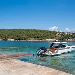 Willa Luxury Seafront White Sparkle Brac With Heated Pool *