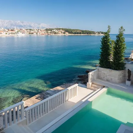 Willa Luxury Seafront White Sparkle Brac With Heated Pool Sumartin