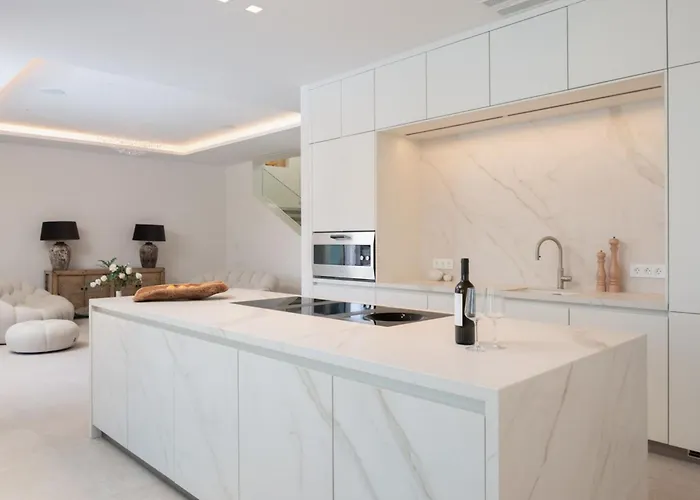 Luxury Seafront White Sparkle Brac With Heated Pool Villa