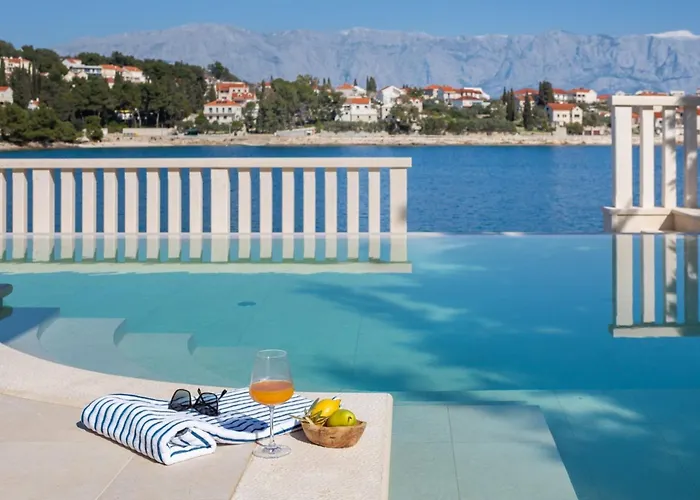 Villa Luxury Seafront White Sparkle Brac With Heated Pool *