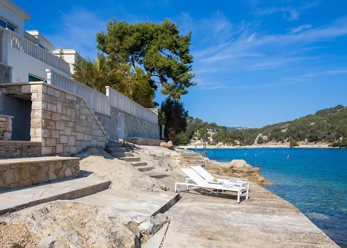Villa Luxury Seafront White Sparkle Brac With Heated Pool *