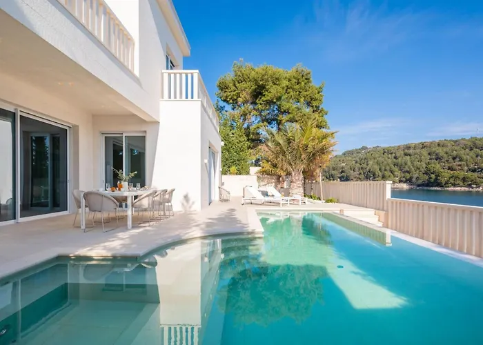 Villa Luxury Seafront White Sparkle Brac With Heated Pool