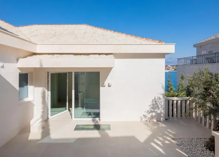 Luxury Seafront White Sparkle Brac With Heated Pool