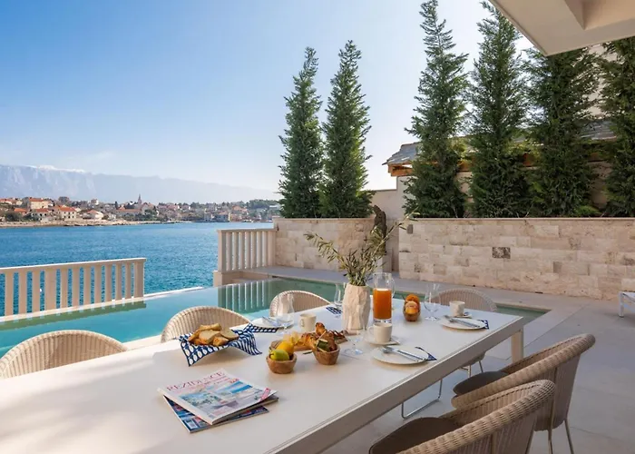 Luxury Seafront White Sparkle Brac With Heated Pool *