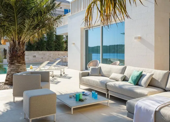 Luxury Seafront White Sparkle Brac With Heated Pool Villa Sumartin