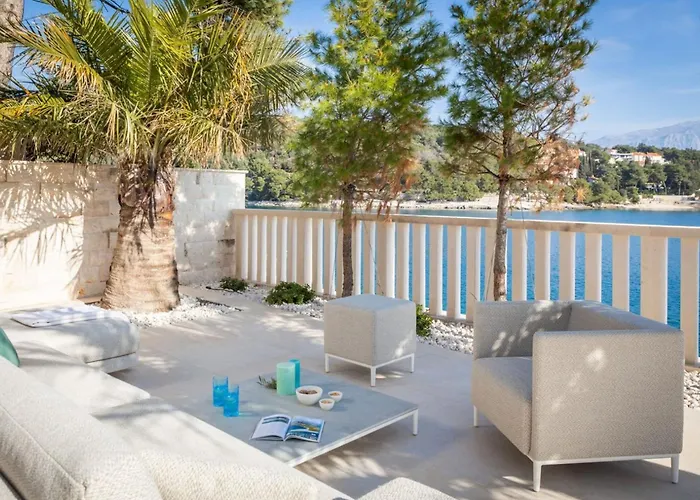 Luxury Seafront White Sparkle Brac With Heated Pool Villa Sumartin