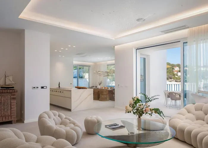 Villa Luxury Seafront White Sparkle Brac With Heated Pool Sumartin