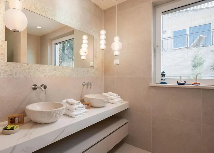 Villa Luxury Seafront White Sparkle Brac With Heated Pool *