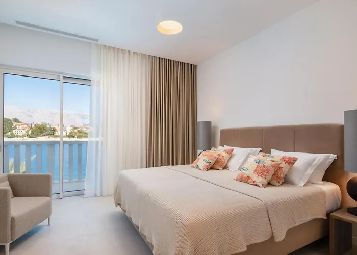 Luxury Seafront White Sparkle Brac With Heated Pool Villa