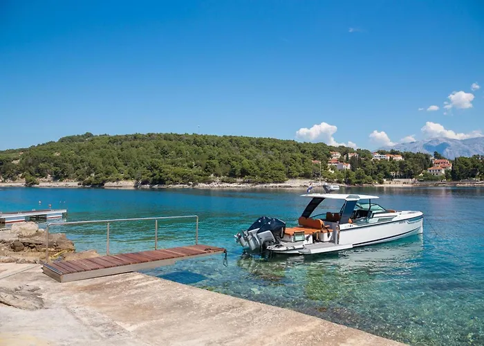 Villa Luxury Seafront White Sparkle Brac With Heated Pool *