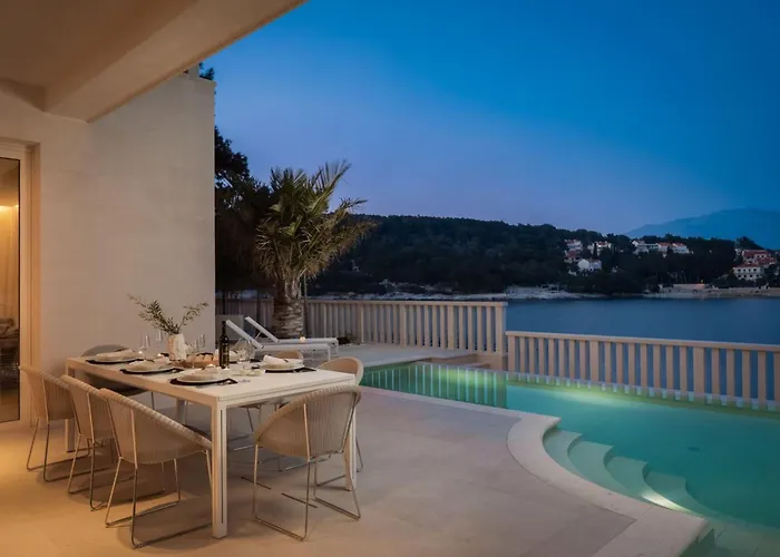 Luxury Seafront White Sparkle Brac With Heated Pool Villa Sumartin
