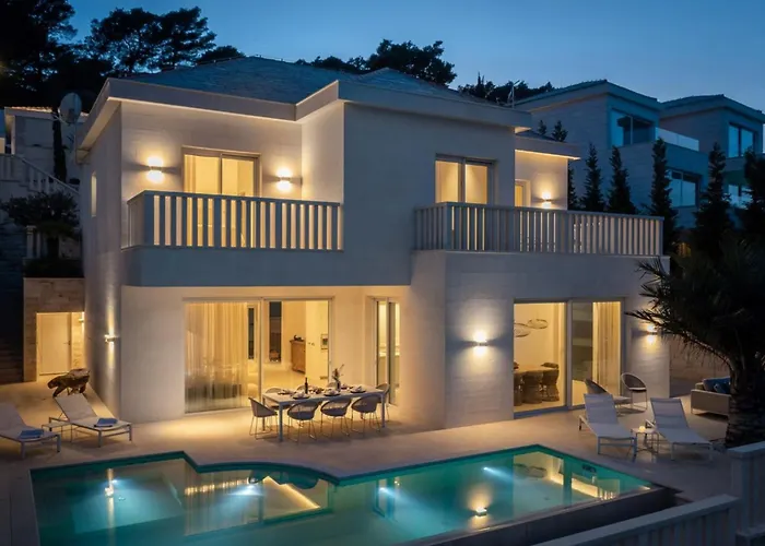 Luxury Seafront White Sparkle Brac With Heated Pool Villa