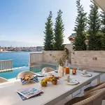 Luxury Seafront White Sparkle Brac With Heated Pool *