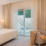 Luxury Seafront White Sparkle Brac With Heated Pool Villa *
