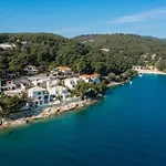 Villa Luxury Seafront White Sparkle Brac With Heated Pool Sumartin