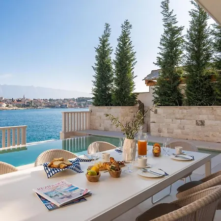 Luxury Seafront White Sparkle Brac With Heated Pool *