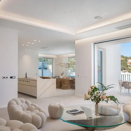 Villa Luxury Seafront White Sparkle Brac With Heated Pool Sumartin