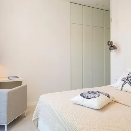 Luxury Seafront White Sparkle Brac With Heated Pool