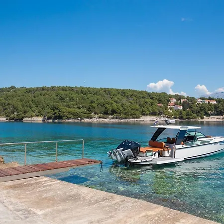 Βίλα Luxury Seafront White Sparkle Brac With Heated Pool *
