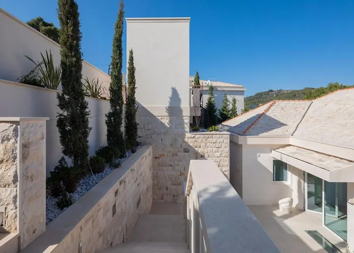 Villa Luxury Seafront White Sparkle Brac With Pool *