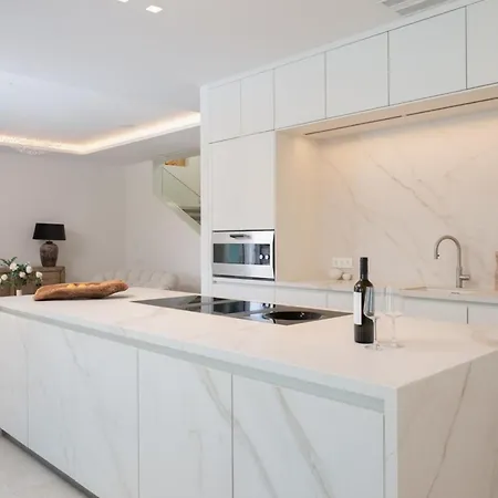Luxury Seafront White Sparkle Brac With Heated Pool Villa
