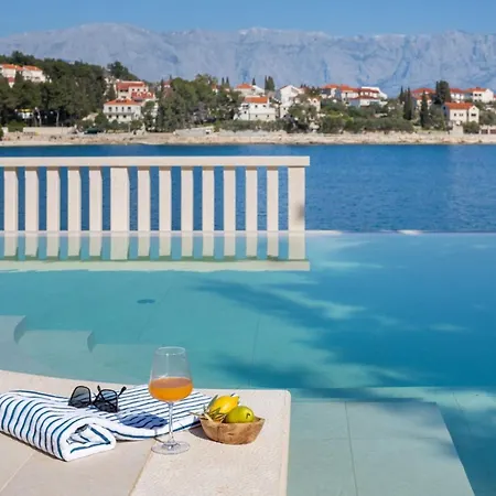 Villa Luxury Seafront White Sparkle Brac With Heated Pool *