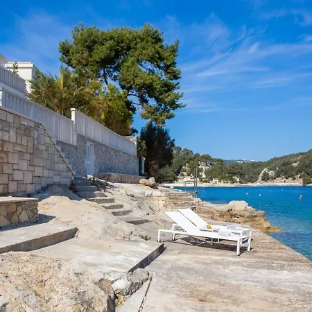 Villa Luxury Seafront White Sparkle Brac With Heated Pool *