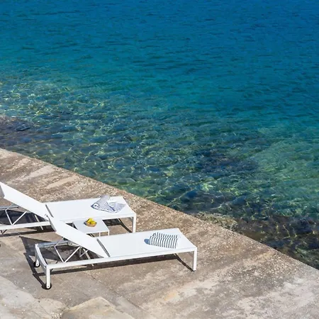 Luxury Seafront White Sparkle Brac With Heated Pool Villa *