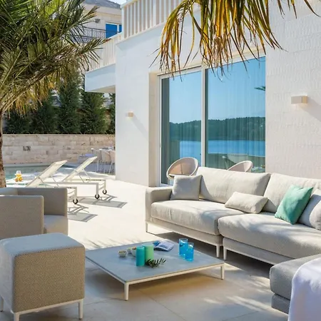 Luxury Seafront White Sparkle Brac With Heated Pool Villa Sumartin