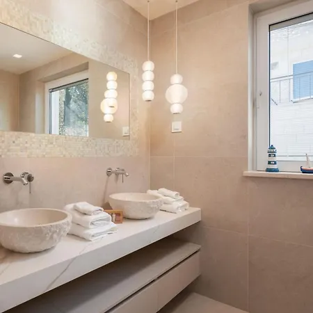 Villa Luxury Seafront White Sparkle Brac With Heated Pool *