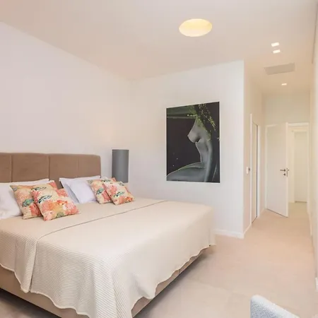 Luxury Seafront White Sparkle Brac With Heated Pool * Sumartin