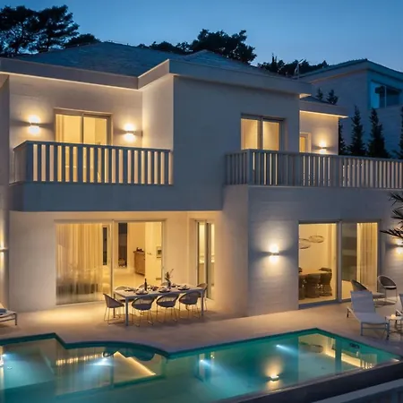 Luxury Seafront White Sparkle Brac With Heated Pool Villa