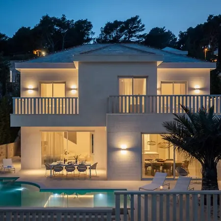 Villa Luxury Seafront White Sparkle Brac With Heated Pool